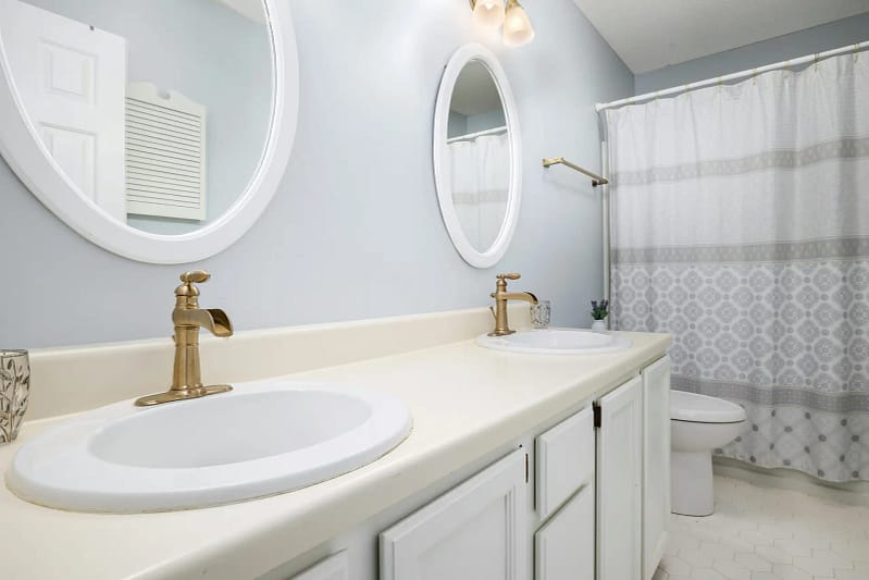 Home 7 bathroom2